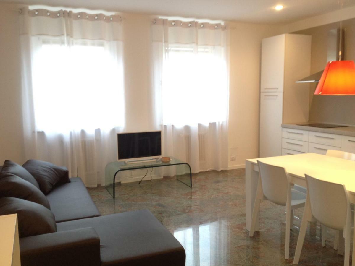 Un Nido Nel Centro Storico Con Garage Apartment Aosta Exterior photo